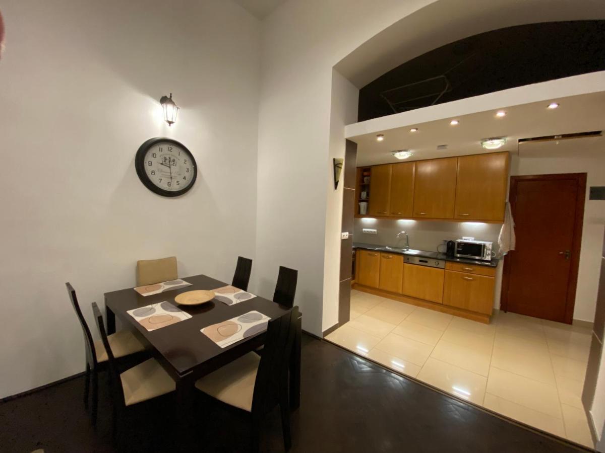 Apartament Location In The Heart Of The City, 2 Bedrooms, 2 Bathrooms *