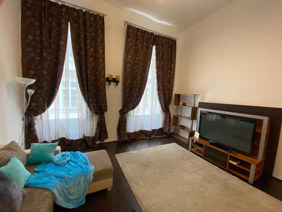 Location In The Heart Of The City, 2 Bedrooms, 2 Bathrooms Apartament Budapesta