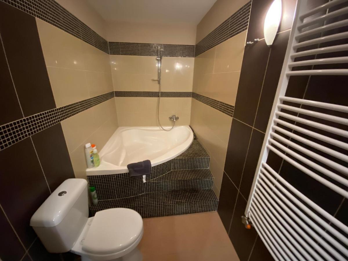 Location In The Heart Of The City, 2 Bedrooms, 2 Bathrooms * Budapesta