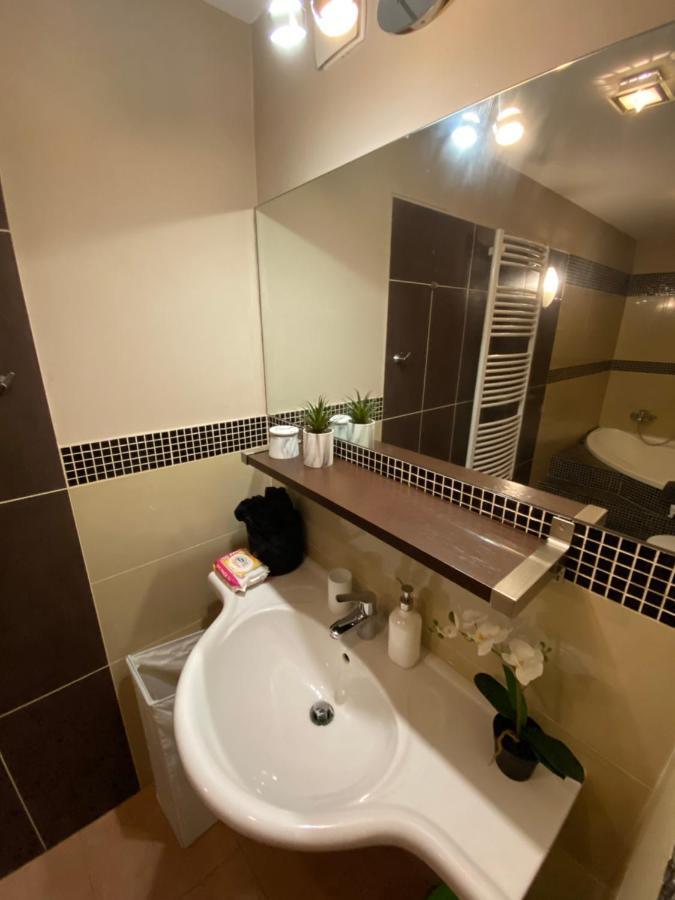 Apartament Location In The Heart Of The City, 2 Bedrooms, 2 Bathrooms *