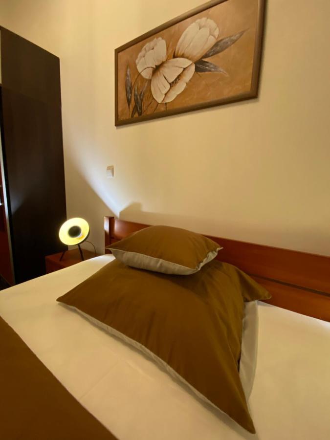 Location In The Heart Of The City, 2 Bedrooms, 2 Bathrooms Apartament Budapesta