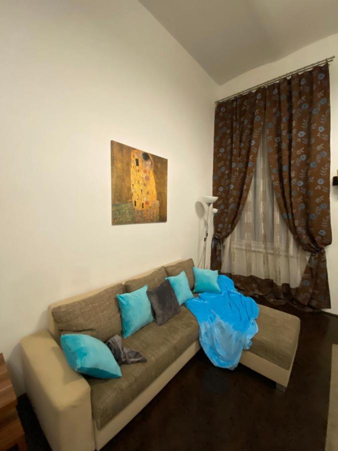 Location In The Heart Of The City, 2 Bedrooms, 2 Bathrooms Apartament *